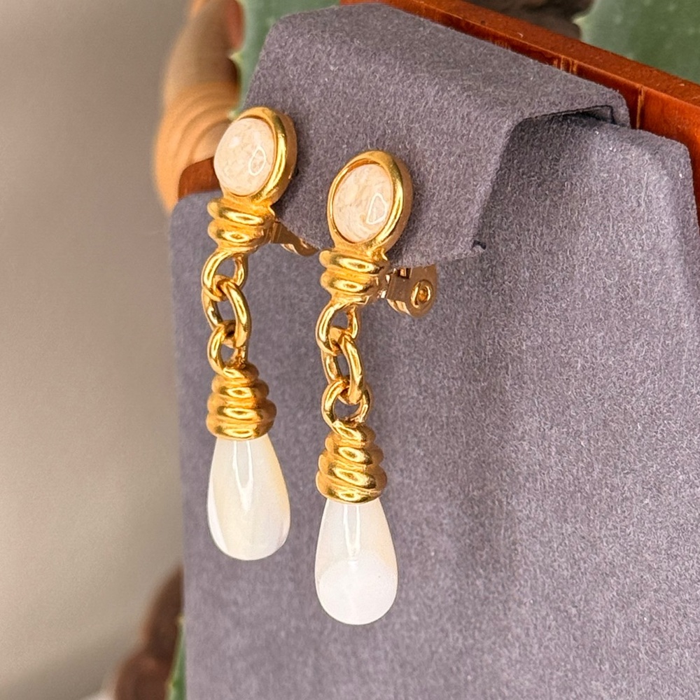VTG Monet Gold Tone Clip-On Drop Earrings White Teardrop Dangle 80s 90s Signed - Picture 2 of 7